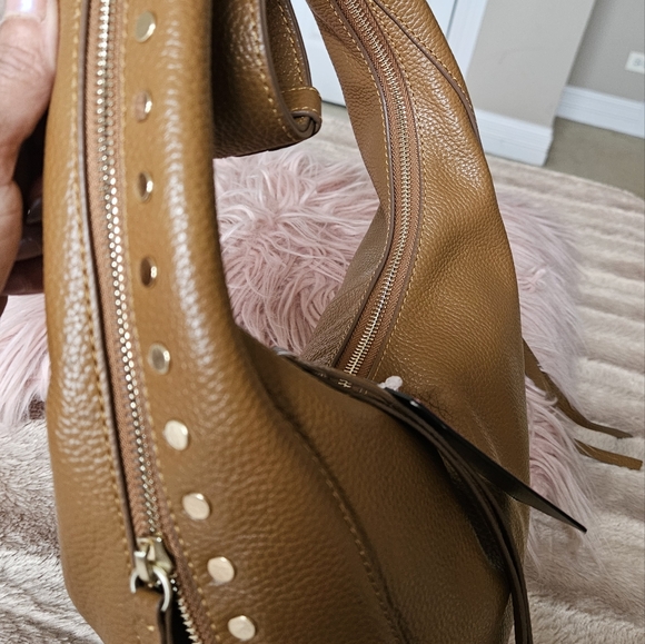 Brand new Vince Camuto hobo shoulder bag in Tan - Picture 10 of 10